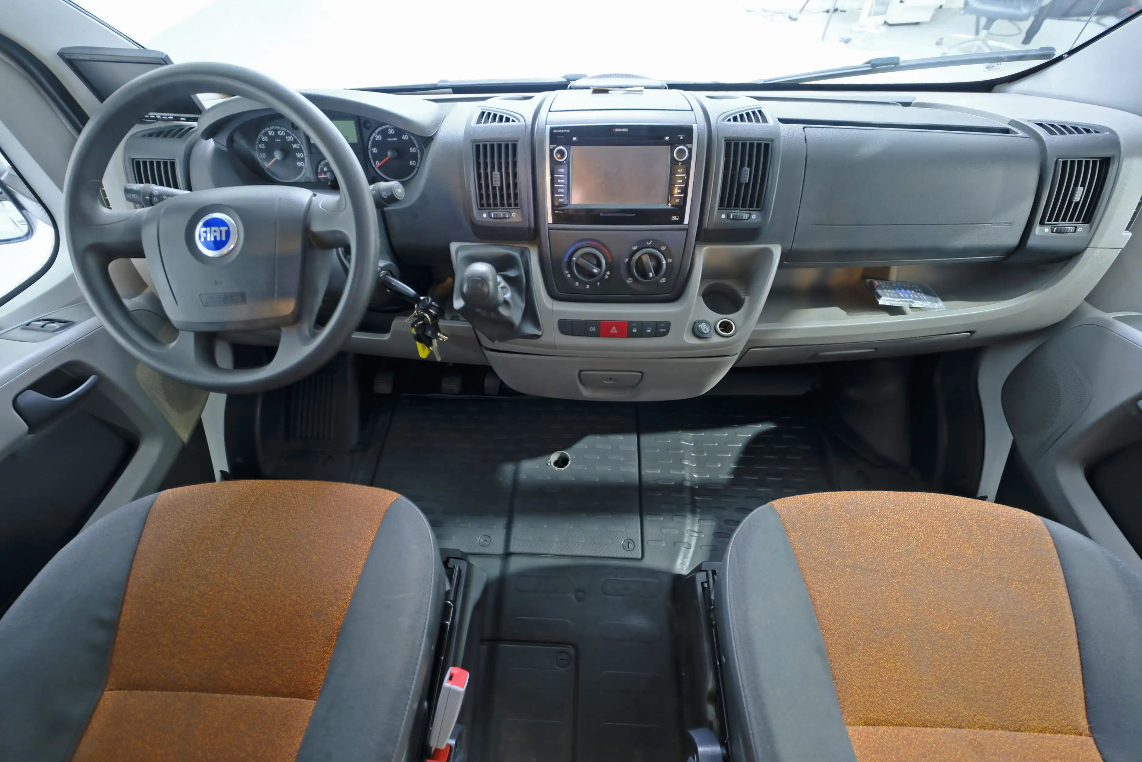 KNAUS SunTraveller 658 LG 